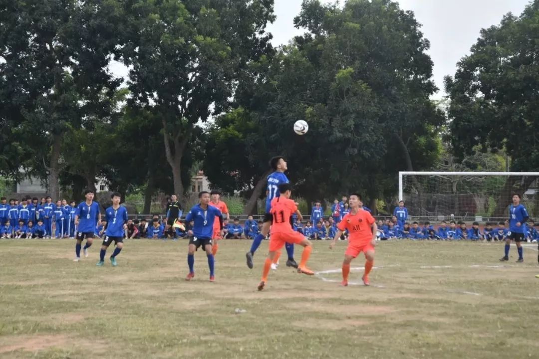 万宁第三小学打足球比赛,万宁中小学生体育比赛