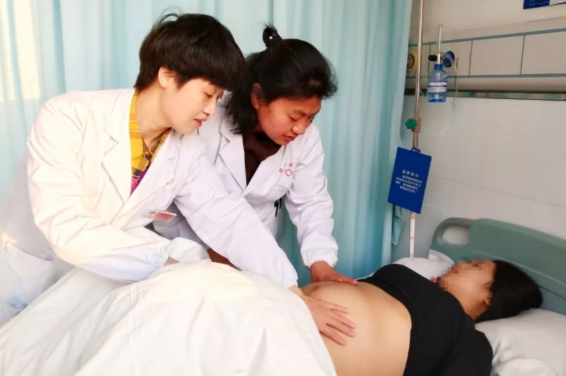 镇安一孕妇胎盘早剥情况危急，医生4分钟顺利接生女婴化危为安……