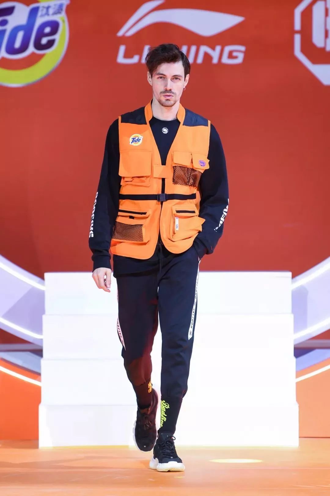 球鞋放薯条？皮卡丘变成碳？?洗衣液走秀了！这个世界太玄幻