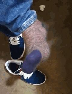 日本人吃饭都不穿鞋，熏死人了！这双耗时3年的黑科技银离子袜，美白润肤自发热，穿7天都不臭脚