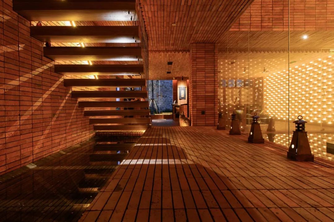 30岁入选福布斯的设计怪咖，竟把“按摩房”做成了冥想佛堂