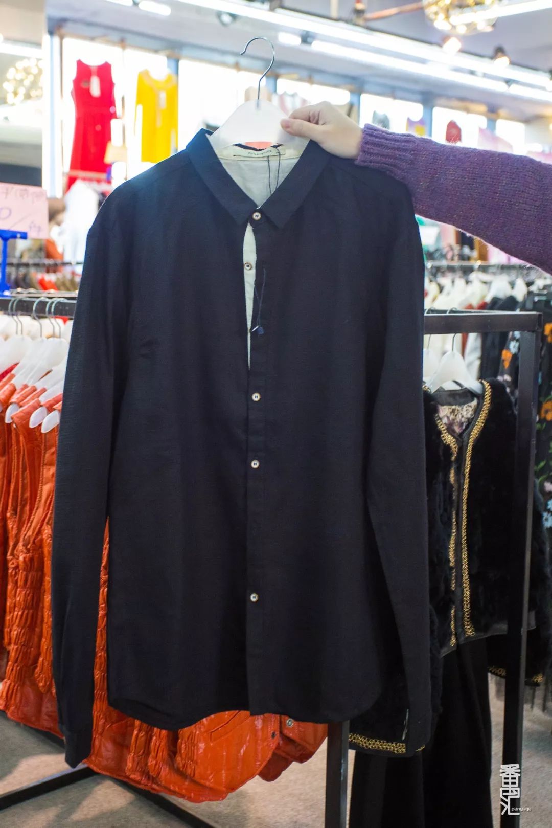 品牌羽绒服工厂99清仓,番禺南村羽绒服厂家清仓