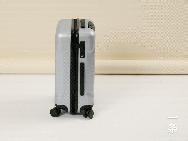 行李箱中的“战斗机”，能定位、不怕丢，还能给自己称重！||Chin@美物