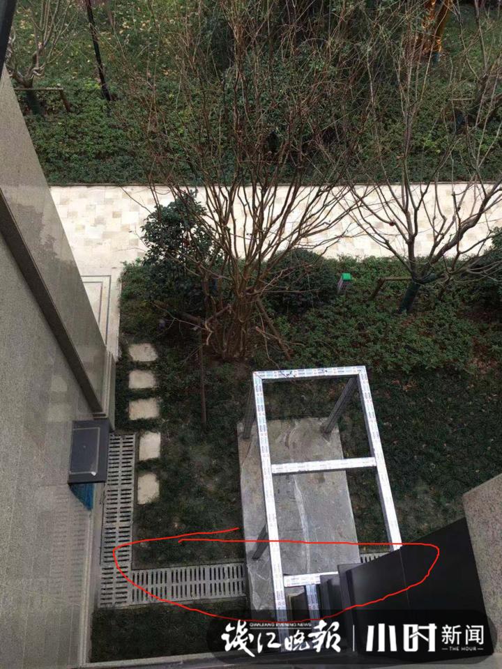 杭州龙湖天钜洋房业主快哭了：花600万买的新房，小区里却出现一个个“大笼子”