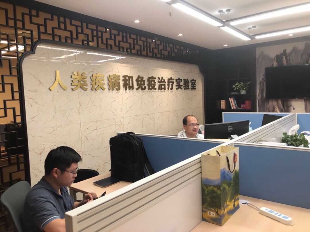 华西医院近期对外招聘,华西医院招聘医生条件