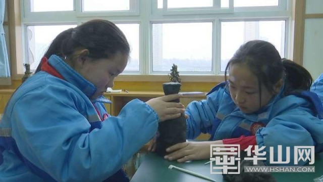 临渭区校外特色课程展示,青铜器剪纸