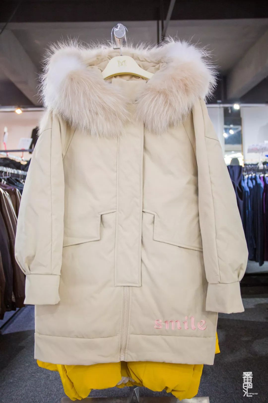 南村工厂特卖店,广州番禺南村特卖场服装