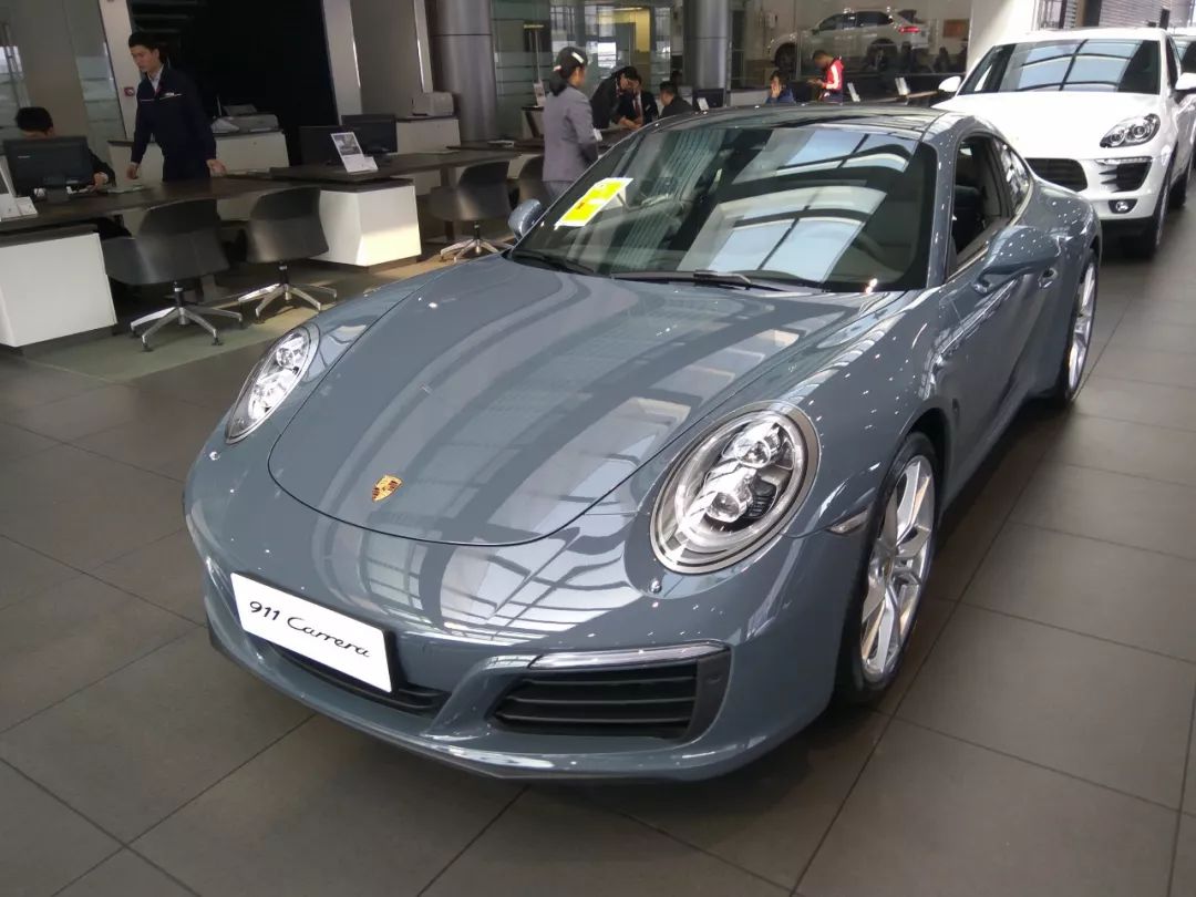 80多万的旅行轿车,80万旅游大巴车