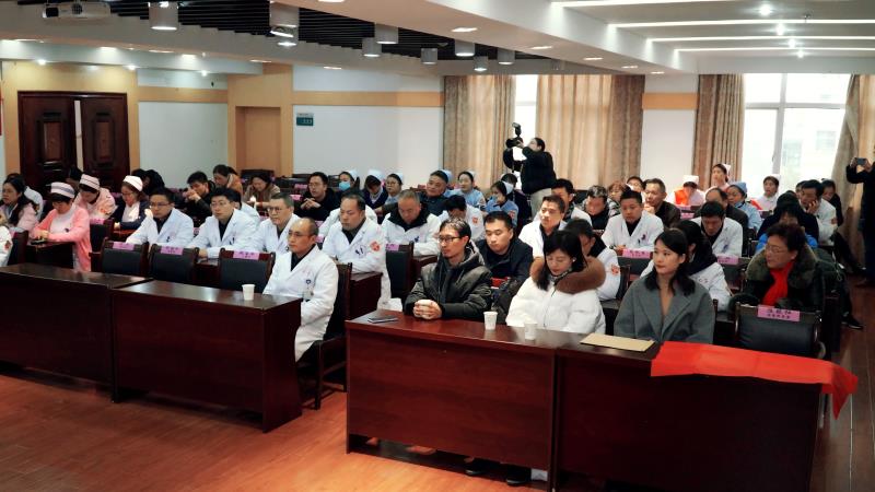 南大附属眼科医院与鄱阳县人民医院举行眼科专科联盟揭牌仪式