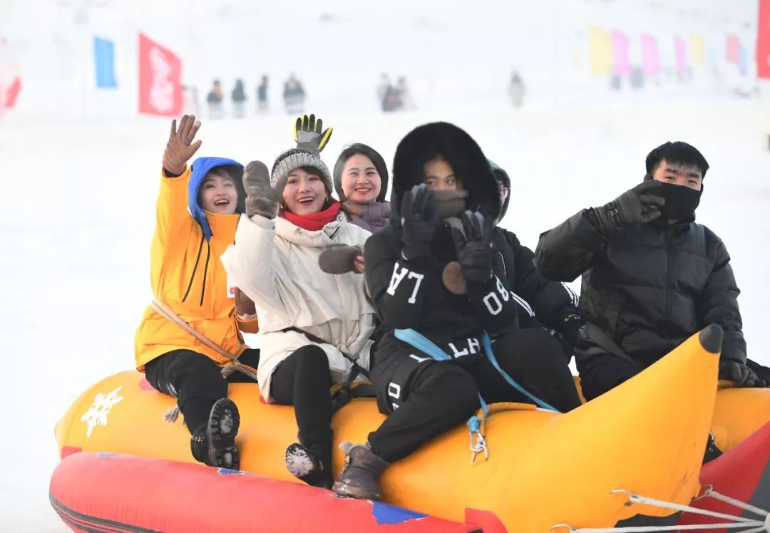 【冰城新闻】哈尔滨又刷屏了！3500万网友隔屏开启冰雪奇缘|ZAKER十城主播深度体验，看看他们有什么推荐↘