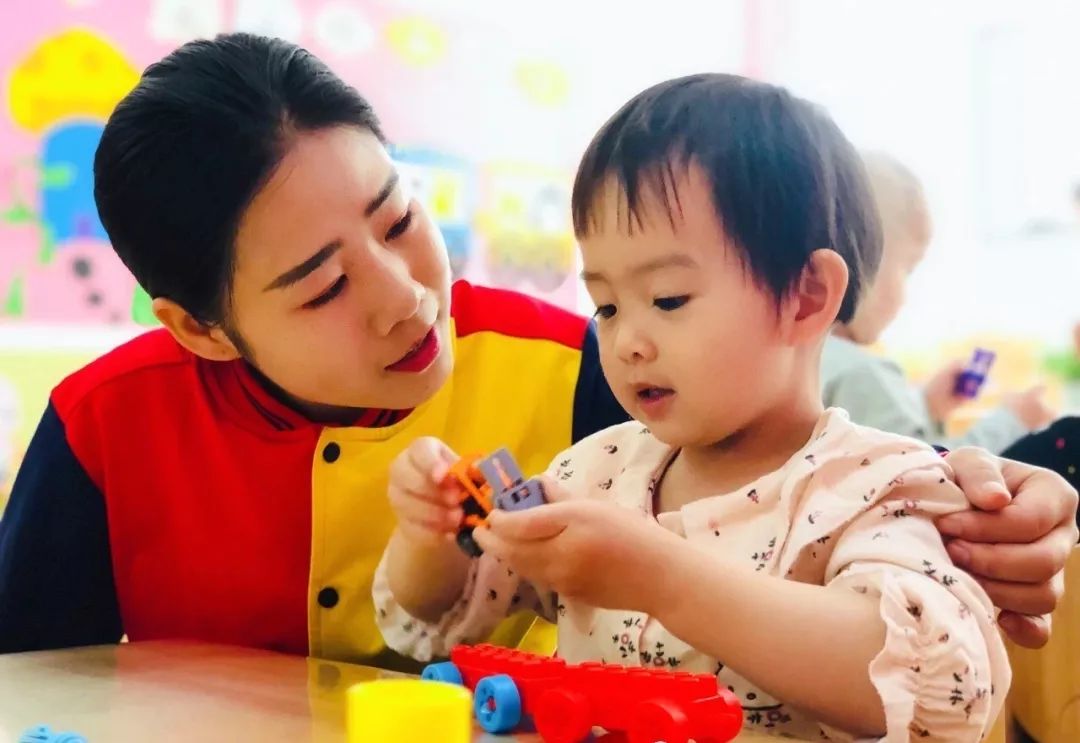 玉林新智程东方巴黎国际幼儿园,广西玉林容县灵山英豪幼儿园