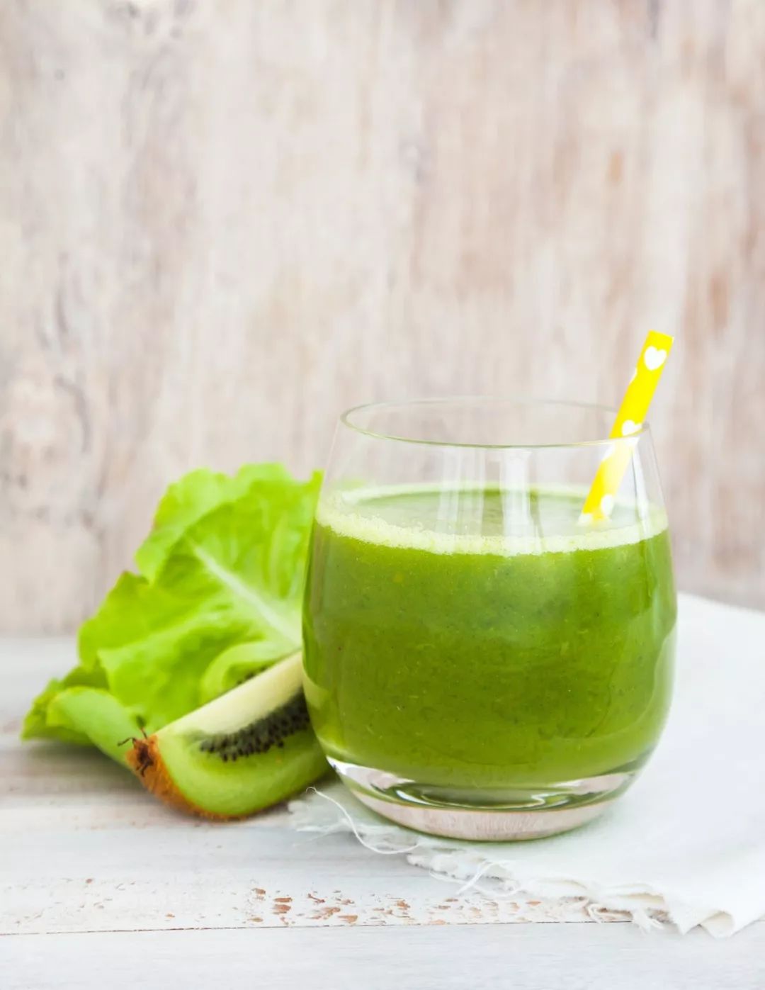 95后健康女孩一天吃7种保健品，专家：真没必要，这些保健品不保健