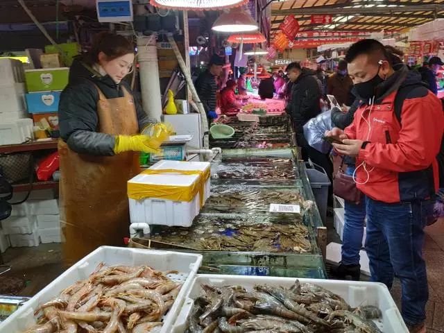 青岛海鲜城螃蟹多少钱一只 (青岛螃蟹今年为啥便宜)