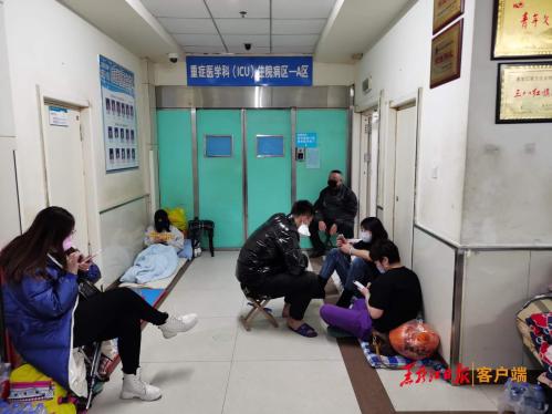 大年三十医护人员抗击疫情视频,大年三十他们在抗疫一线跨年