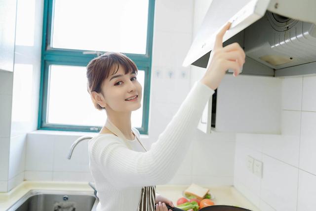吸油烟机怎么清洗妙招,擦油烟机怎么擦油腻腻的