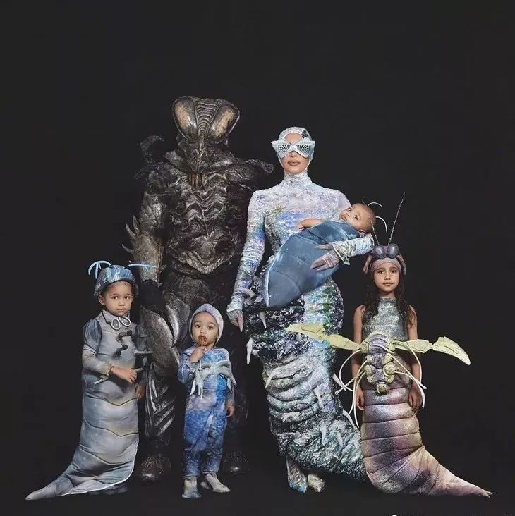 侃爷晒与卡戴珊合照想复合,侃爷卡戴珊时装发布会