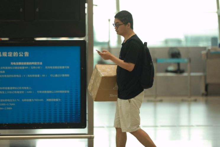 为了苹果手机卖掉一个肾,卖肾换苹果手机小伙还在活着吗