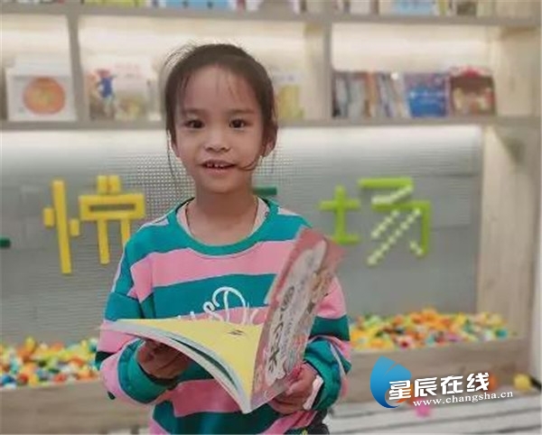 防疫冠状病毒绘黑白画报,抗疫感动瞬间画报