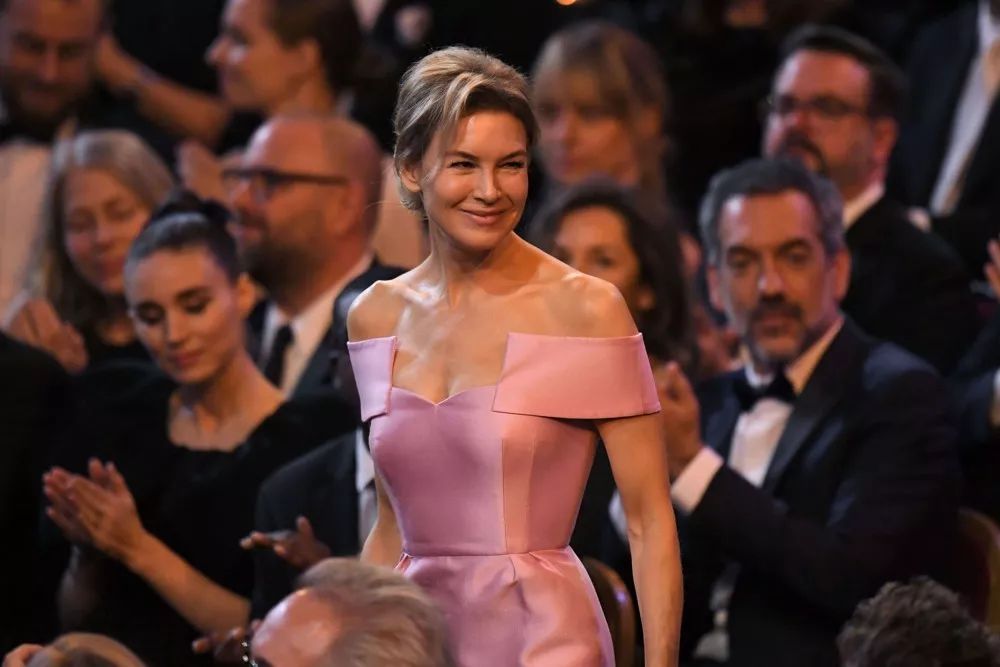 凯特穿蓝色旧裙子,凯特穿旧衣服走红毯