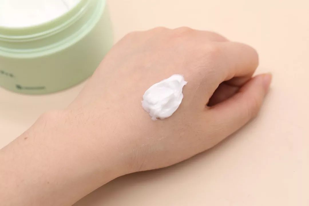 洗劫了编辑部后才发现，她们的面膜都这么好用