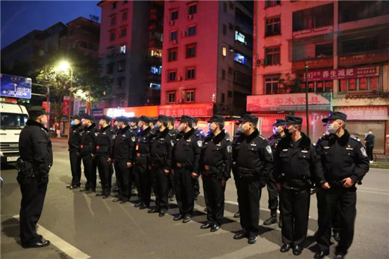 雨城抗“疫”：无论白昼黑夜，雨城一直在战斗