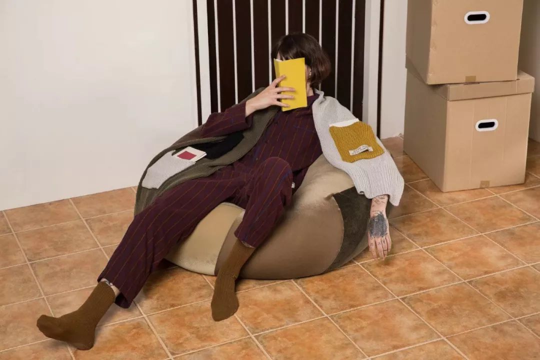 低头看看自己,低头看看