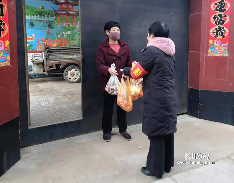 微信群里“报菜谱”志愿者变身“代购员”