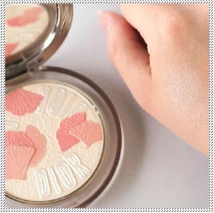 兰蔻情人节限定口红翻毛皮,兰蔻情人节限定礼盒口红丝绒