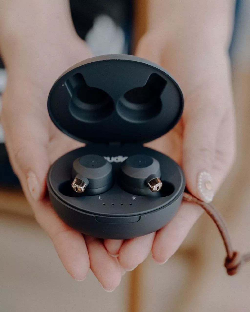 情侣送礼物送什么比较好,情侣必送东西有哪些