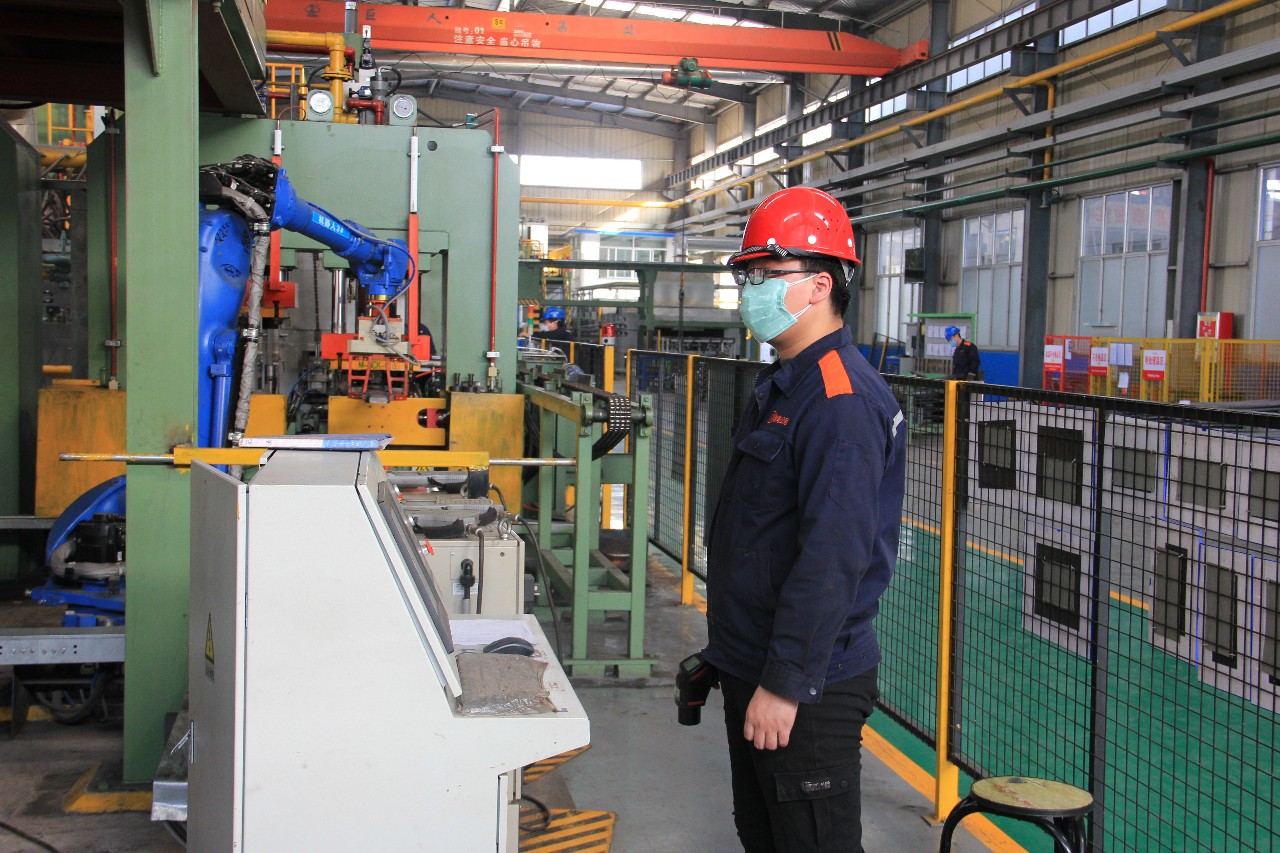 新春走基层走进工地现场,新春走基层新闻