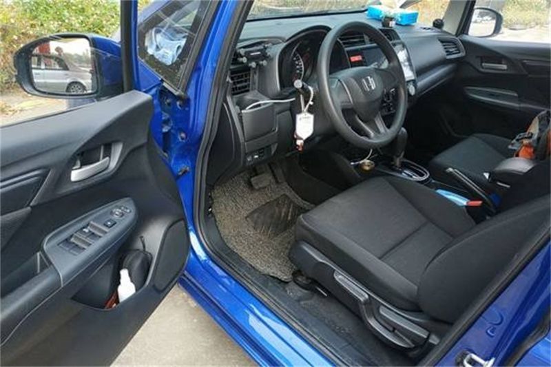 蓝色飞度带天窗,蓝色飞度