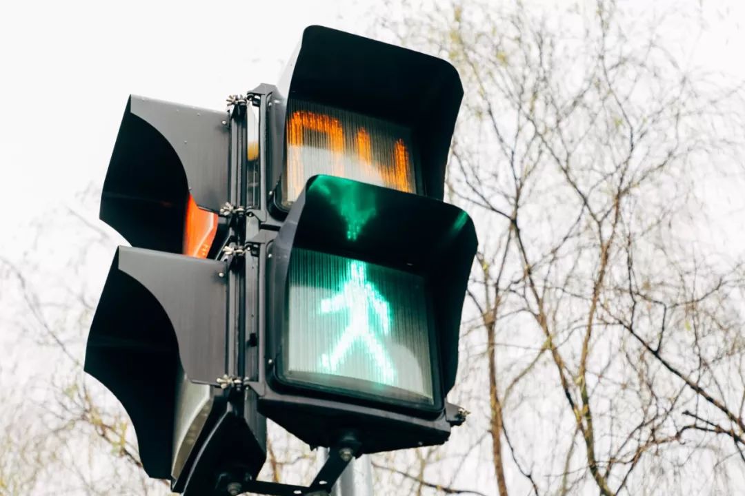 待阴霾散去我们一起去看海,待阴霾散去看春暖花开