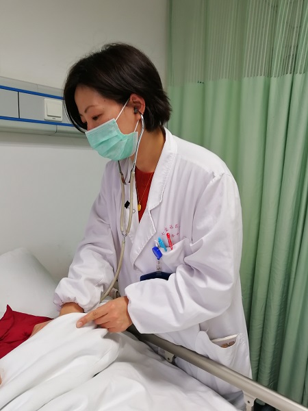 6岁娃高烧不退,小孩高烧40度吓坏爸妈