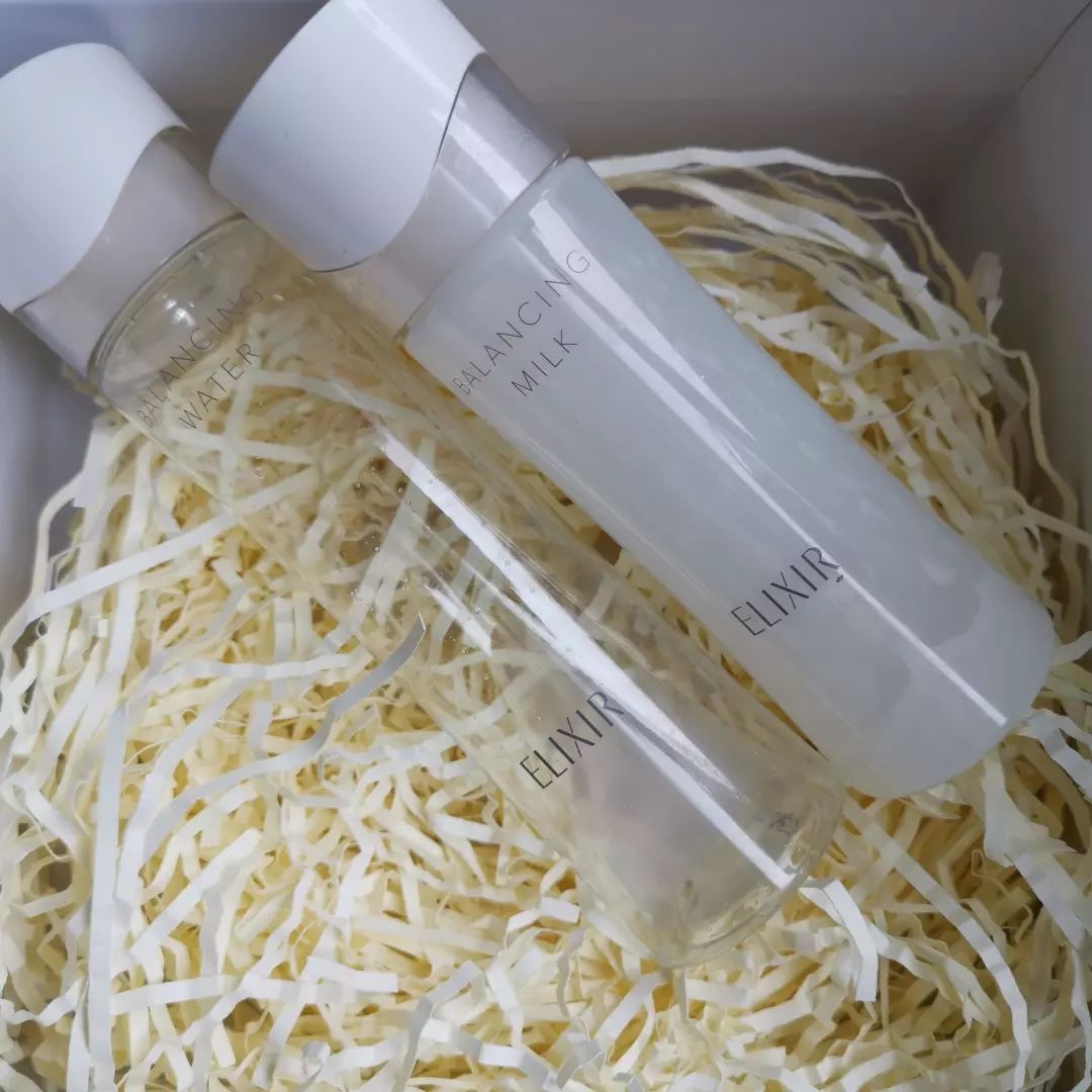 有了水乳精华脸嫩了,有了这些护肤品会更年轻