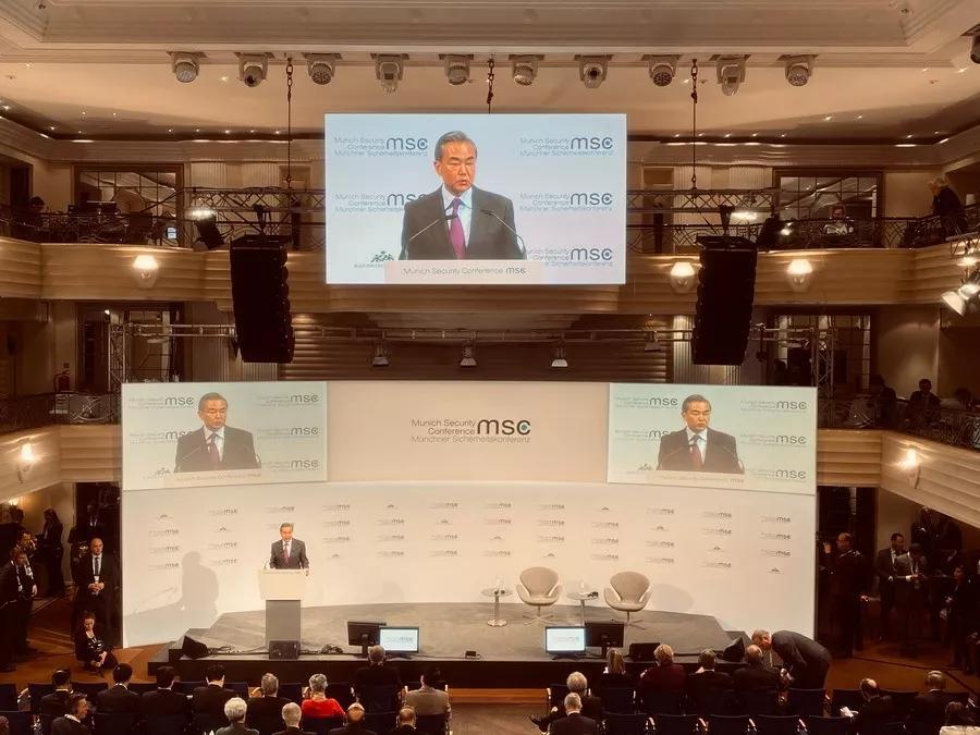 “最美逆行者”“岂曰无衣”用英文怎么说？王毅外长的演讲中有答案