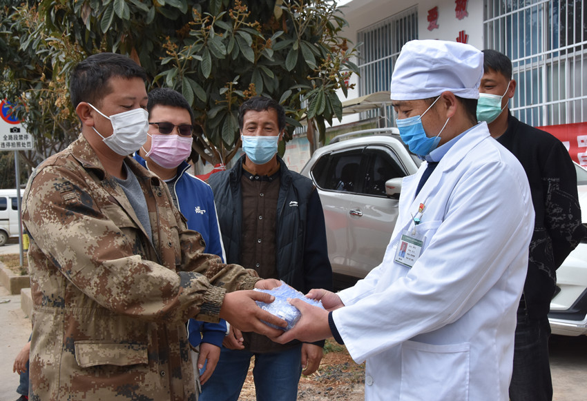 新丽江人+12位本地青年！爱心人士让石鼓镇洋溢着温暖