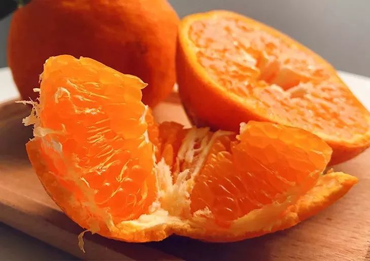 一咬汁水四溢鲜香满口,一咬爆汁像葡萄的水果