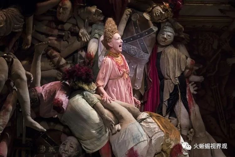 这个尸堆满地的舞台是否满足你对“血腥混乱美学”的全部想象？
