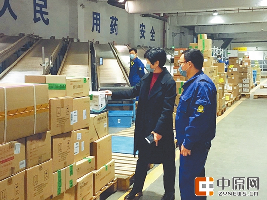 凝心聚力战疫情:人大代表做表率抗“疫”复工两不误