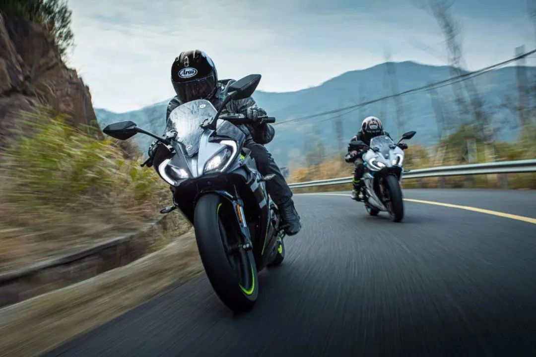 键盘说车：国内同级别无敌手的250SR，放到国际上还香吗？