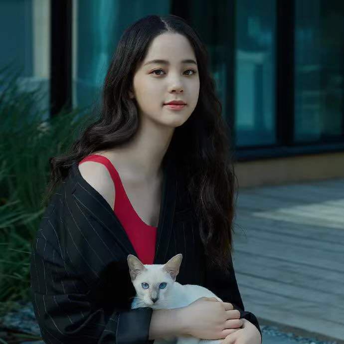 泫雅和男友拍内衣广告,欧阳娜娜泫雅绿色吊带衣跳舞