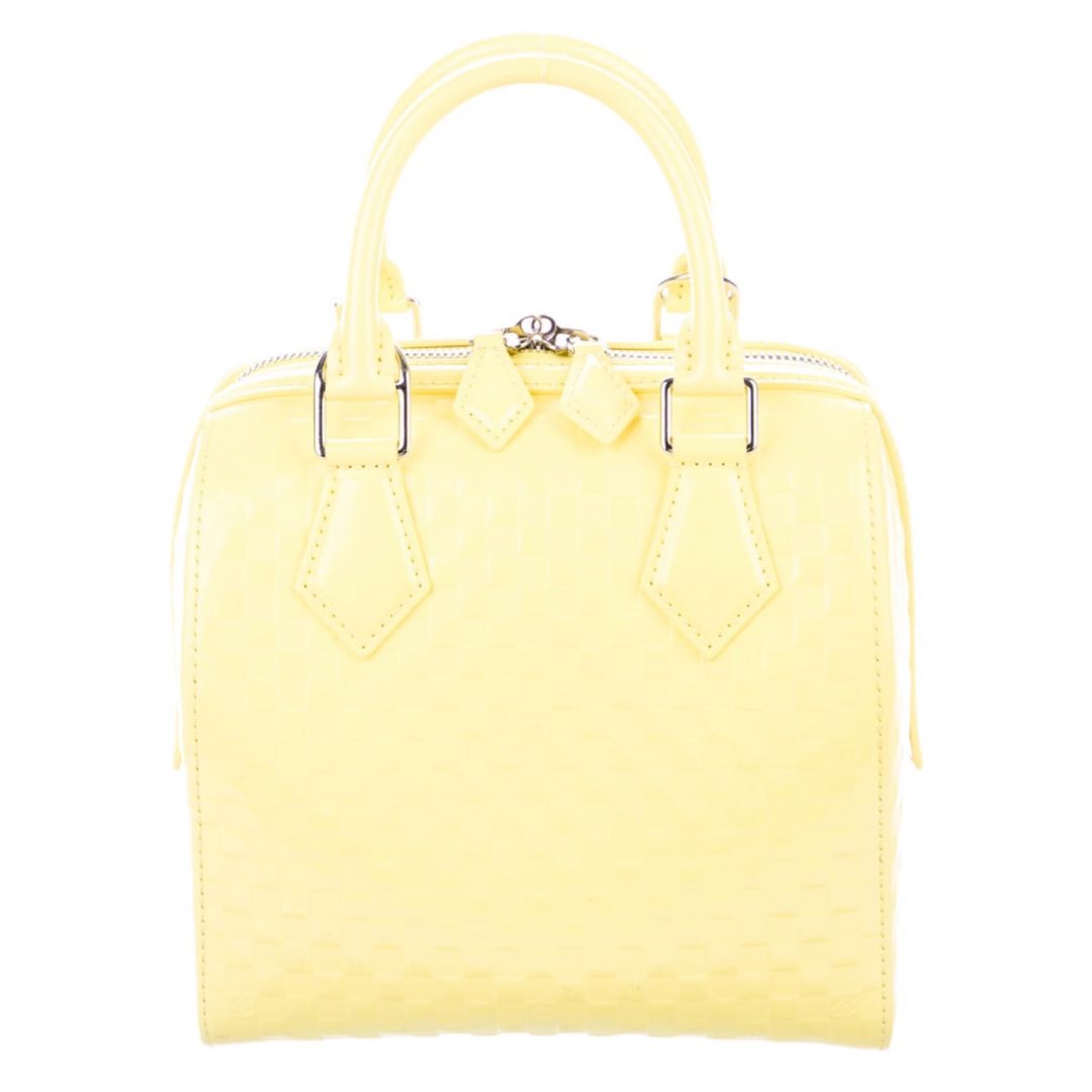 bella和kendall走秀,金泫雅显眼包