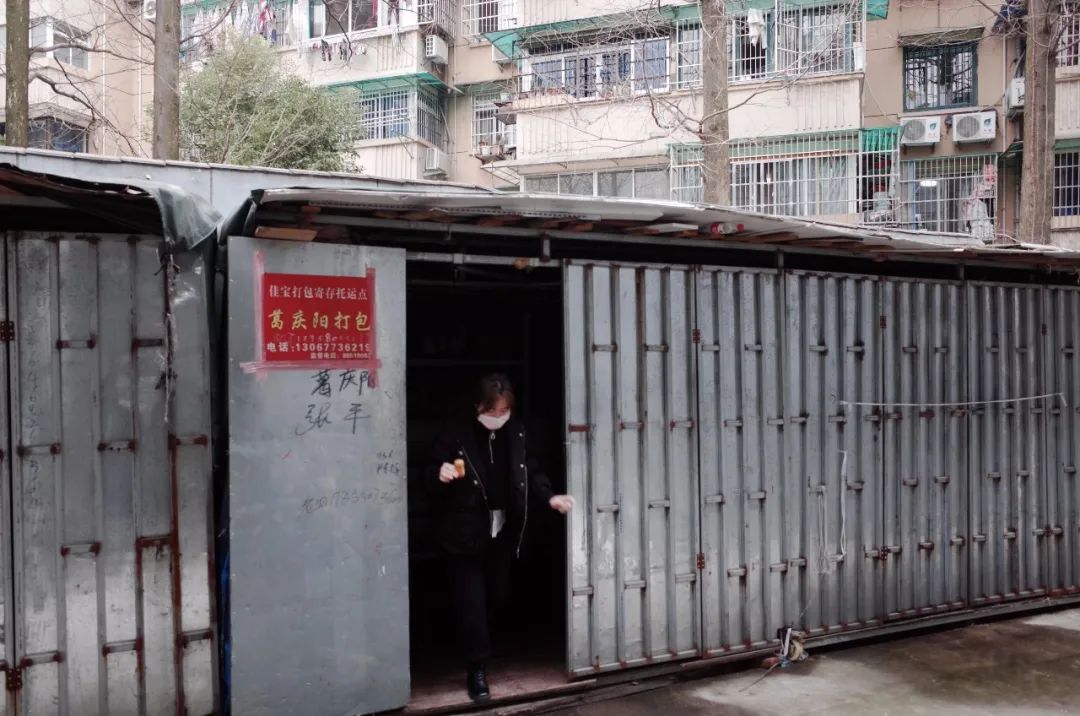 买家拿货也直播，童装店老板一个月亏去几十万，四季青复工并不是你想象中的样子