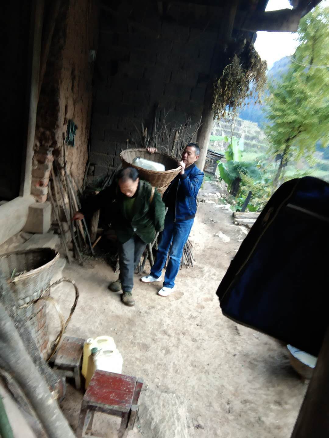 追忆峥嵘岁月践行党员使命,镇巴李耀军