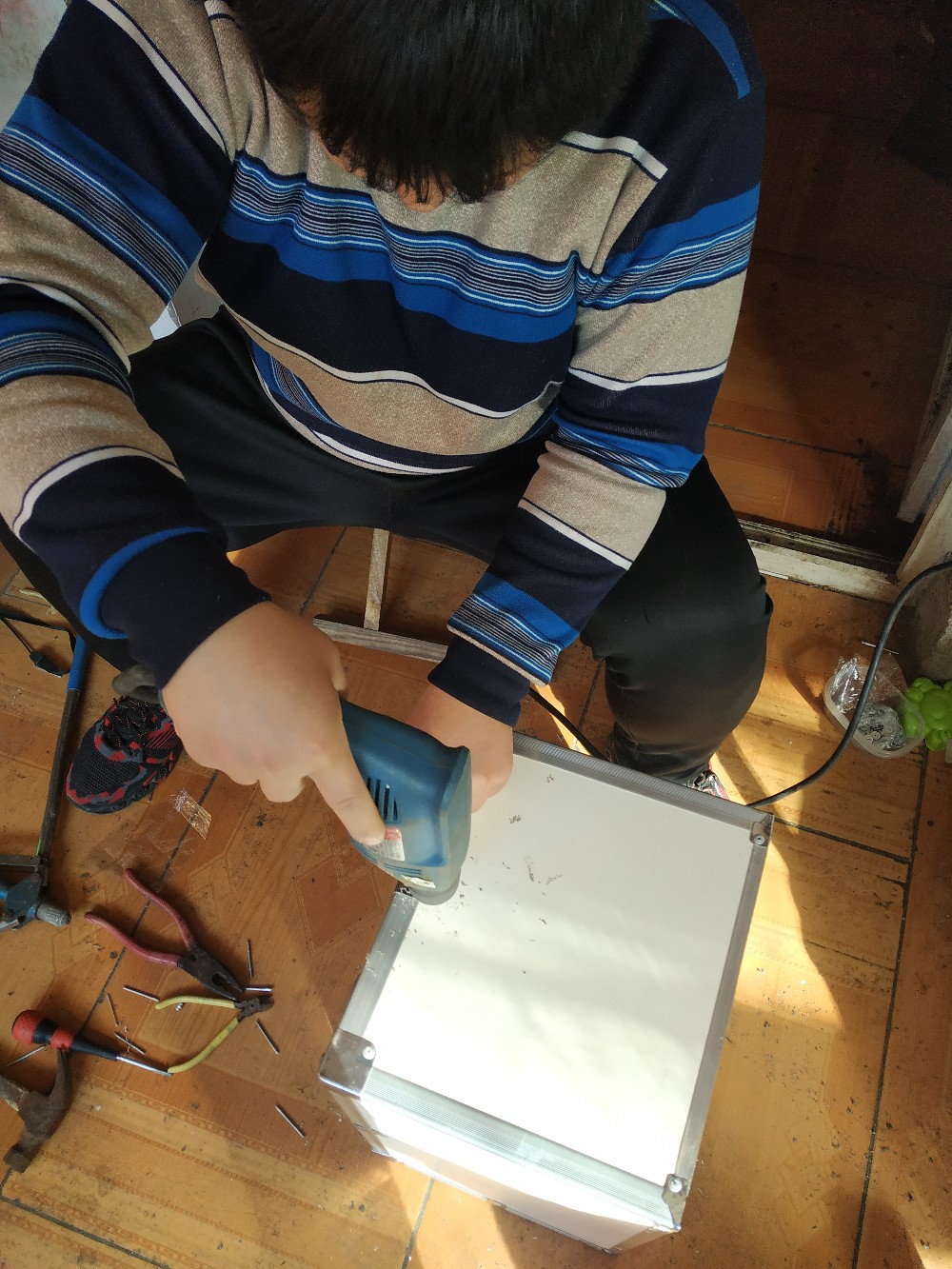 钓友们做的手工钓箱,简单实用的钓箱