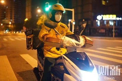 全国外卖单王何文文,何文文外卖小哥