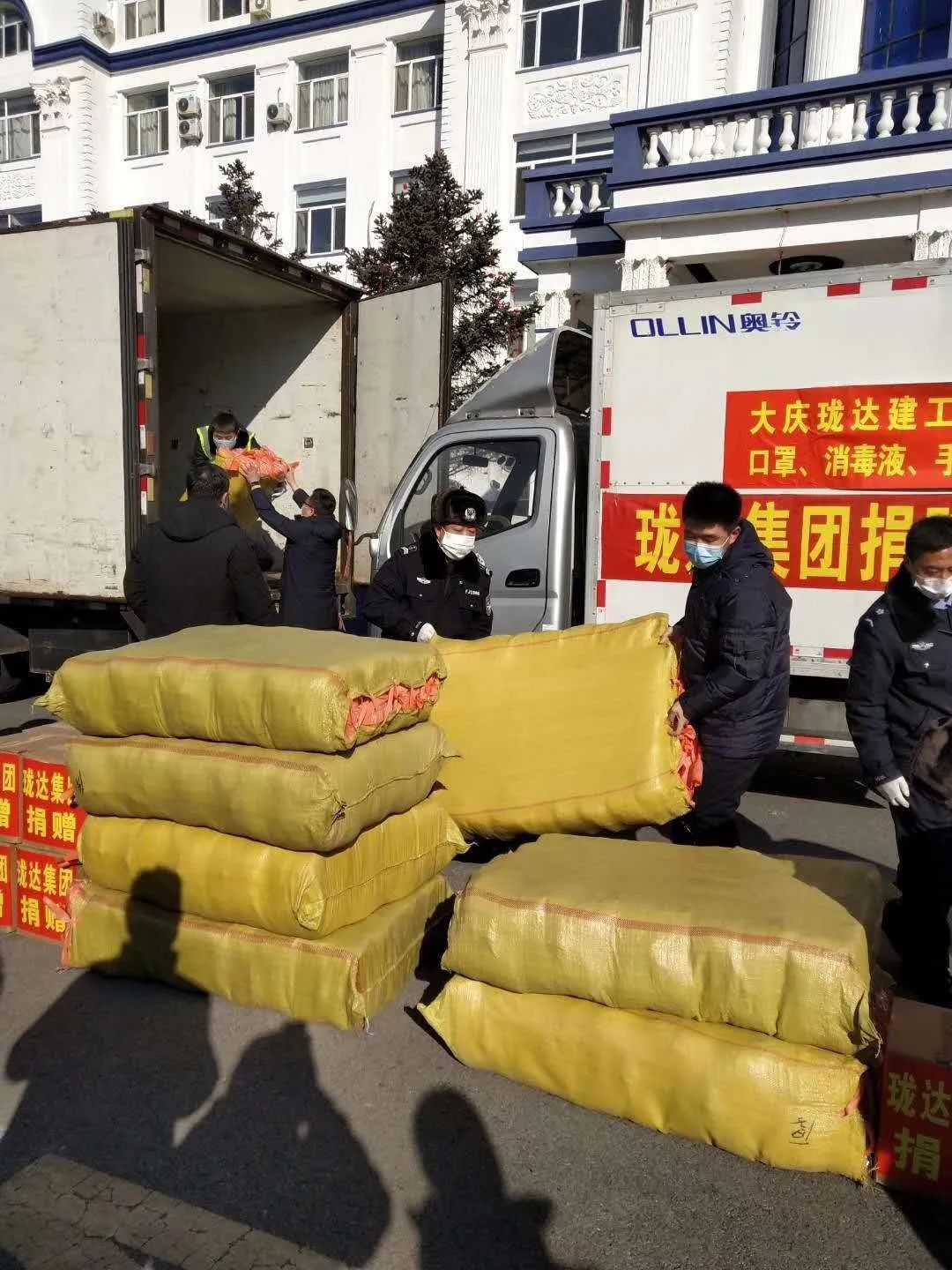 抗击疫情奉献爱心民建人在行动,抗击疫情致敬城市英雄