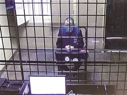 网恋到“大款”，桐乡姑娘为他掏钱生子，结果还有7位女人