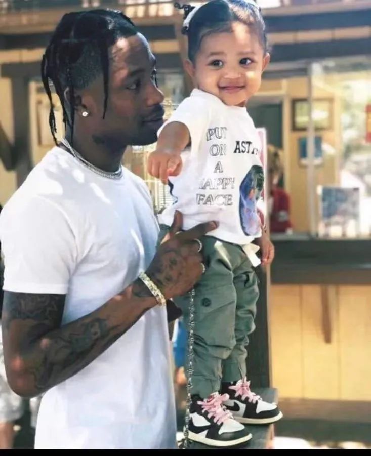 2岁穿高定、LV定制小零食...跟她比李湘王菲的闺女也只是平民…