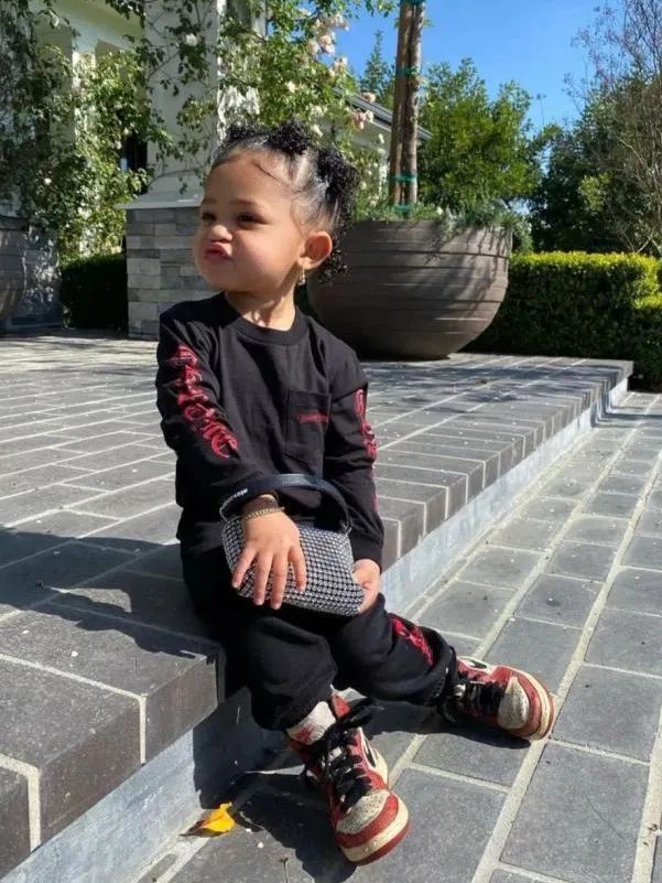 2岁穿高定、LV定制小零食...跟她比李湘王菲的闺女也只是平民…